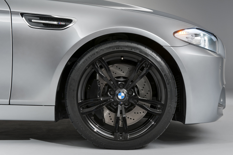 Illustration for article titled The 2012 BMW M5 is a twin-turbo V8-powered rocket